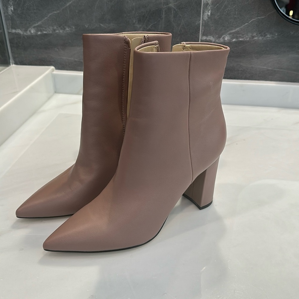 NWOT Marc Fisher ankle bootie size 7.5